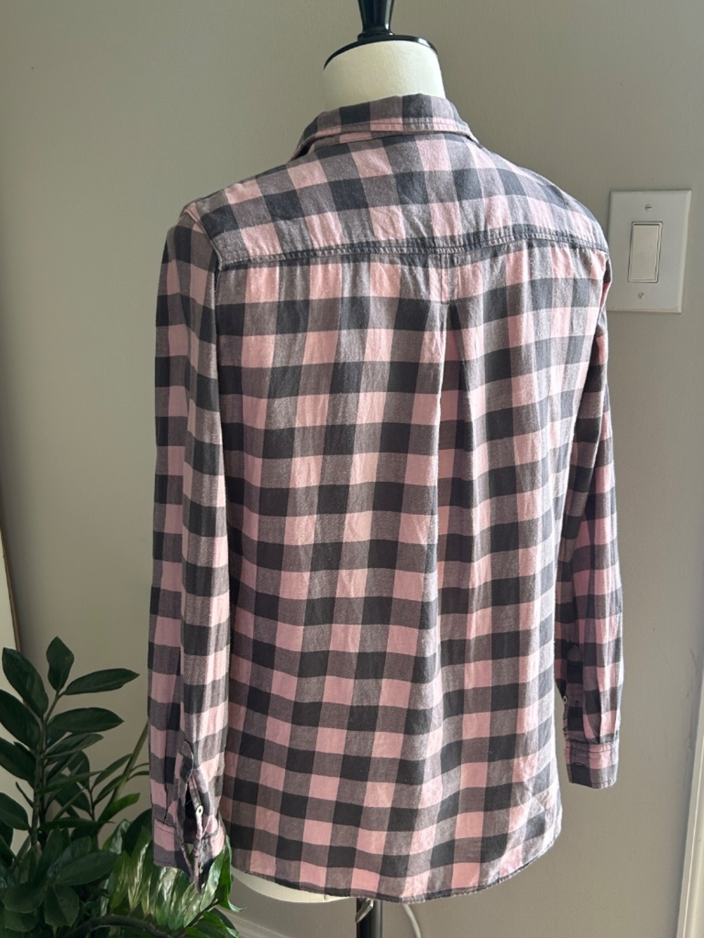 H&M pink gray plaid checked button-up flannel shirt - Picture 2 of 6